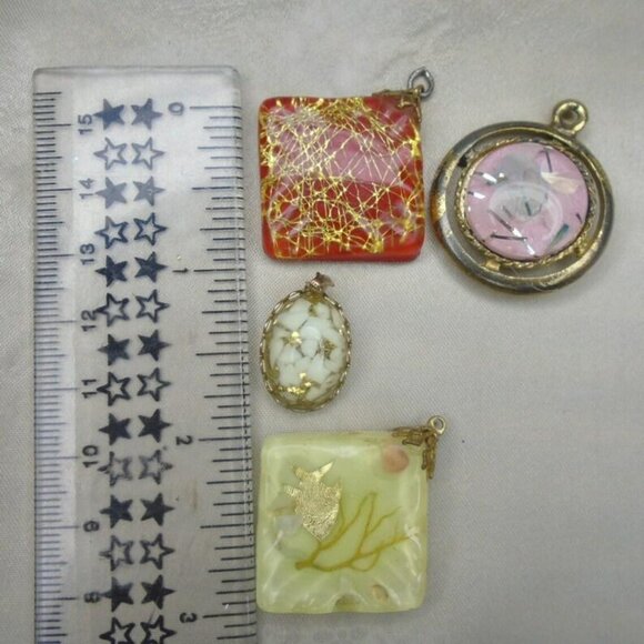 Vintage Lucite Pendants, Confetti, Glitter, Sealife Embedded Lucites 40s 1940s - Picture 10 of 14